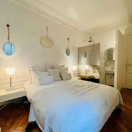 Comme Maison à Deux Pas De L'arc De Triomphe * Parigi